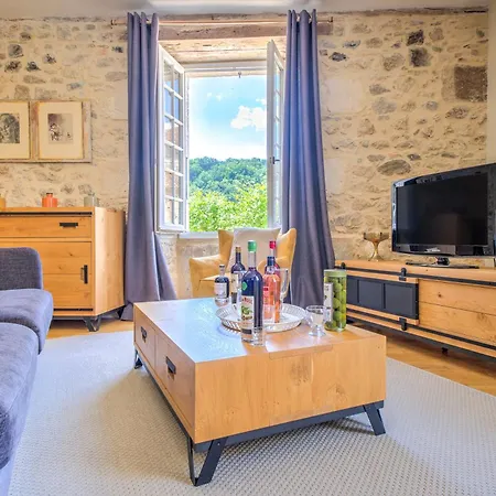 Le Petit Jean Apartment *